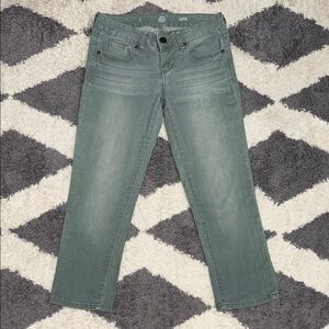 SO Green Capri’s size 3